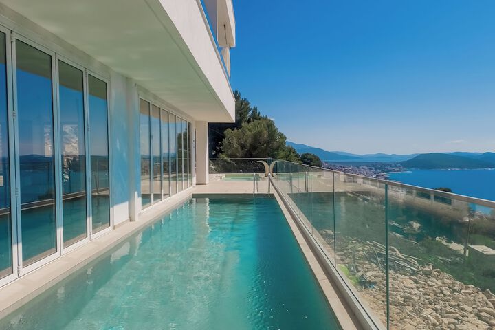 Pool 51 of 126