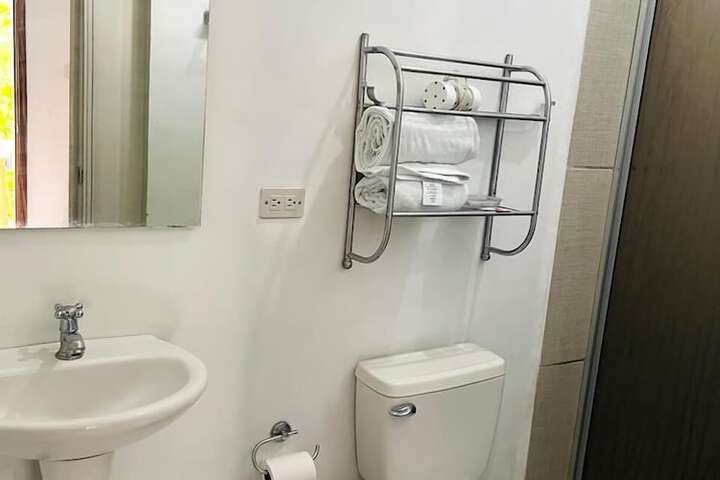 Room 17 of 32