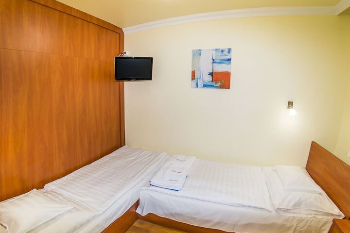 Room 15 of 171