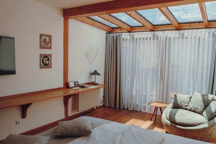 Room 8 of 43
