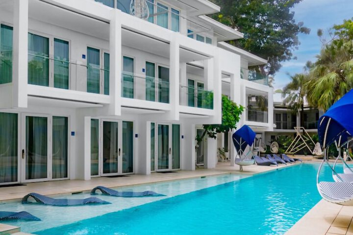 Hotel with Pool