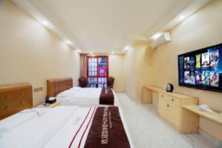 Room 7 of 8