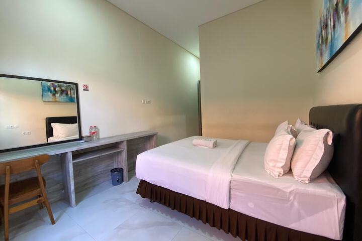 Room 12 of 25
