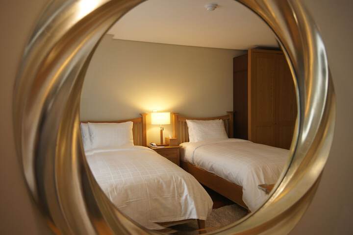 Room 6 of 35