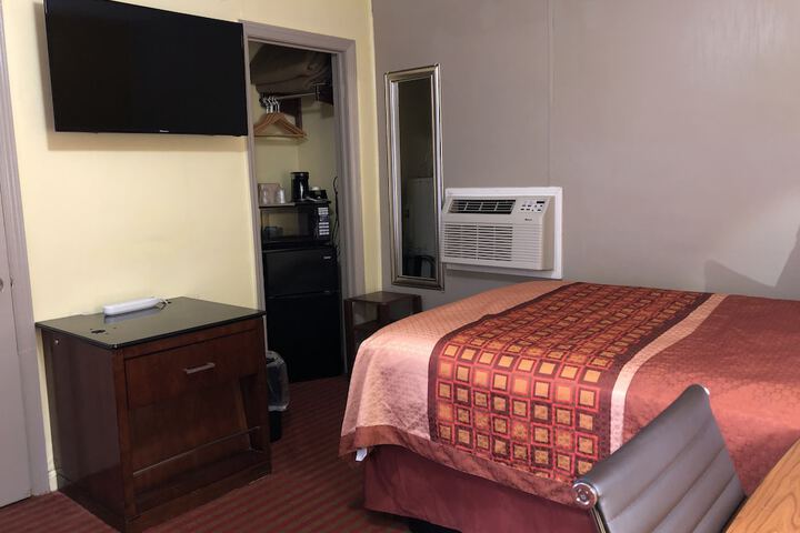 Room 11 of 30