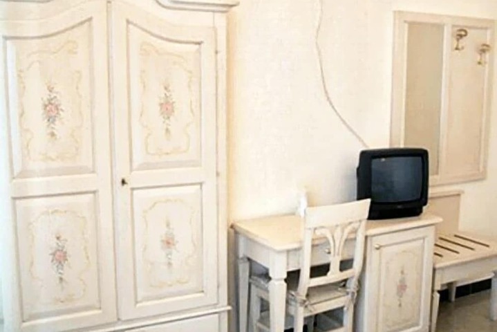 Room 50 of 83