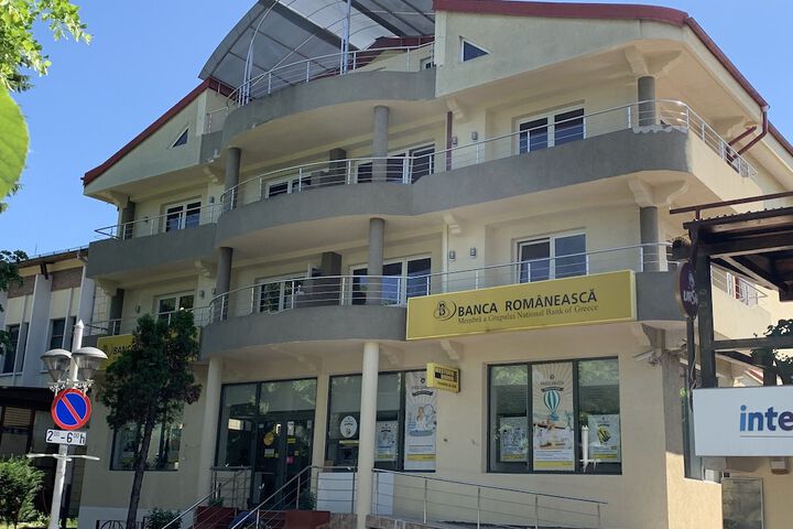Thr center