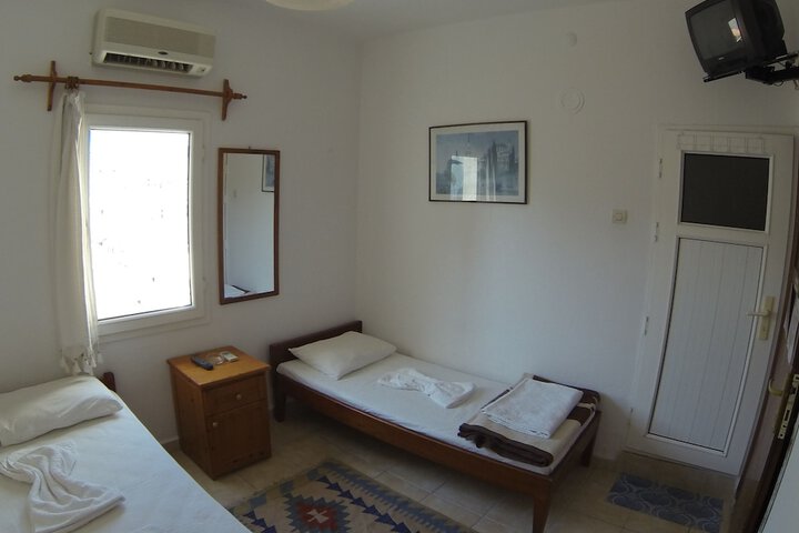 Room 3 of 99