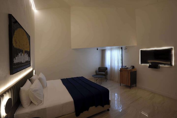 Room 9 of 162