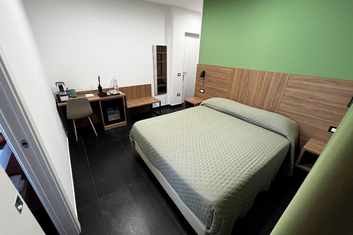 Room 4 of 28