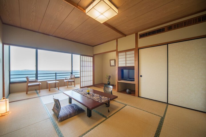 Room 11 of 77