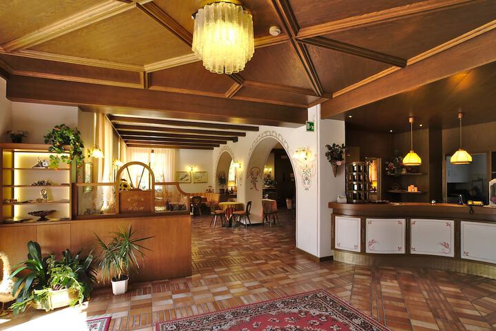 Entrance & Lobby