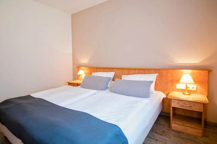 Room 4 of 35