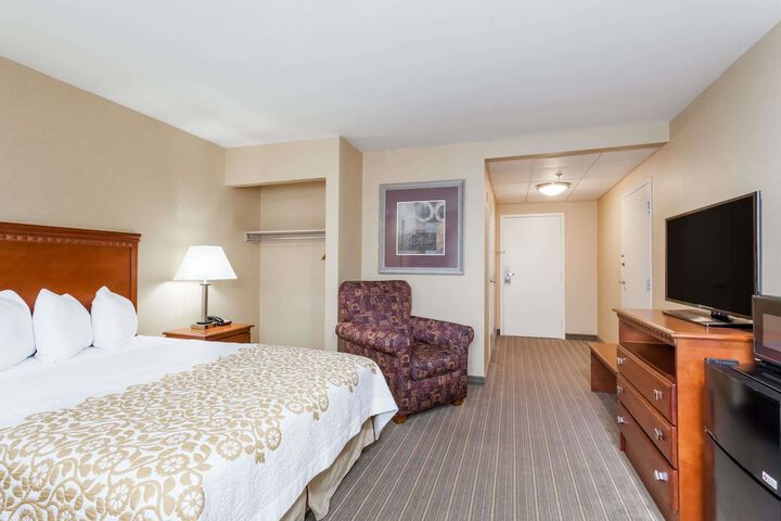 2 Queen Beds (8 of 9)