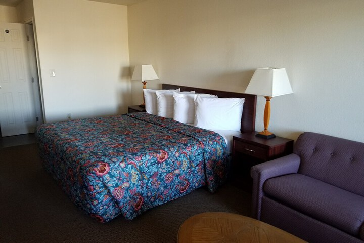 Room 3 of 7