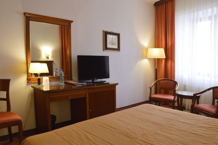 Room 3 of 63