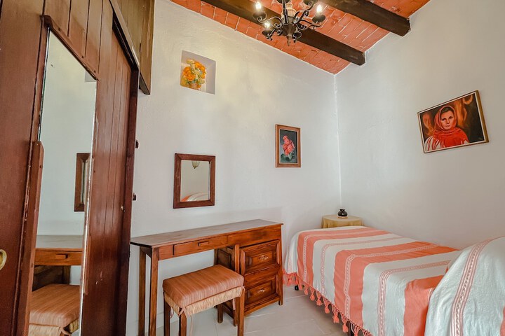 Room 5 of 37