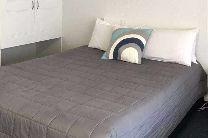 Room 8 of 107