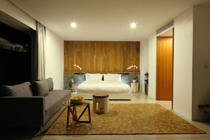 Room 9 of 66