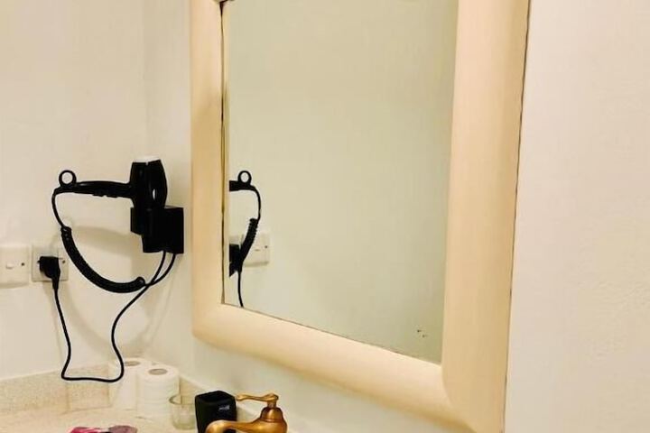 Room 2 of 40