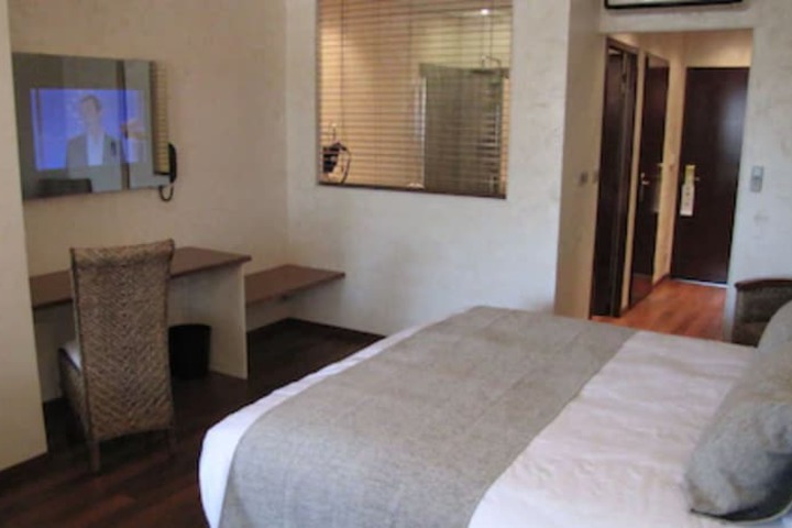 Room 12 of 70