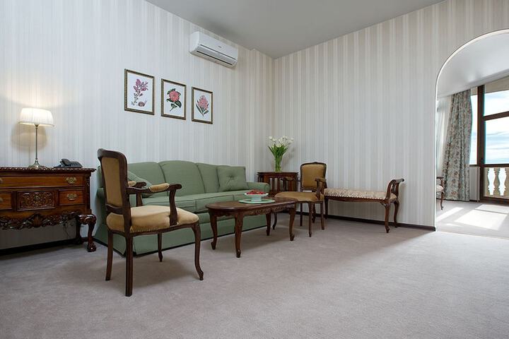 Room 28 of 69