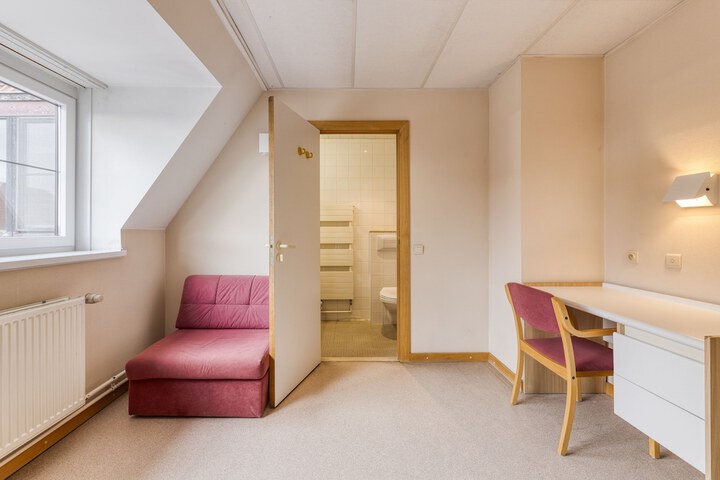 Room 6 of 56