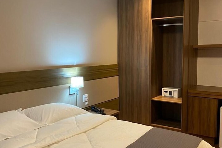 Room 3 of 35