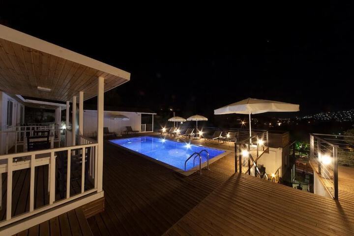 Pool 45 of 60