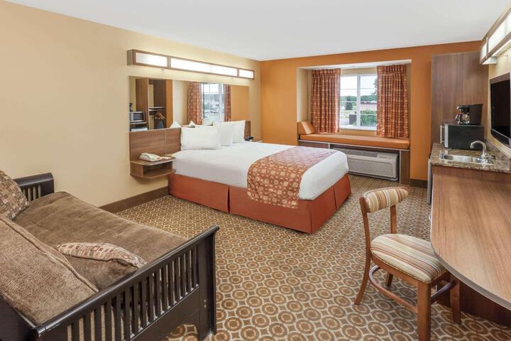 Queen Bed Accessible (9 of 14)