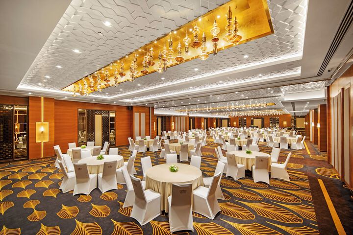 Ballroom/Hall 214 of 231