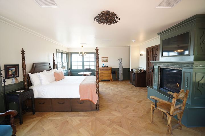Room 10 of 105