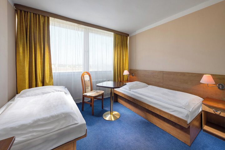 Room 10 of 39