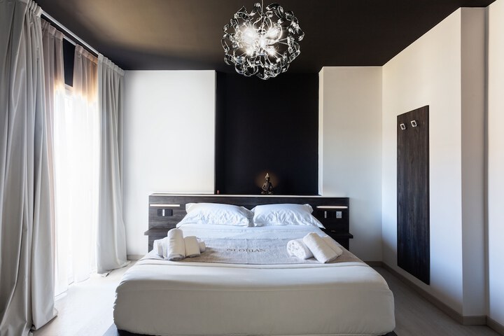 Room 10 of 27
