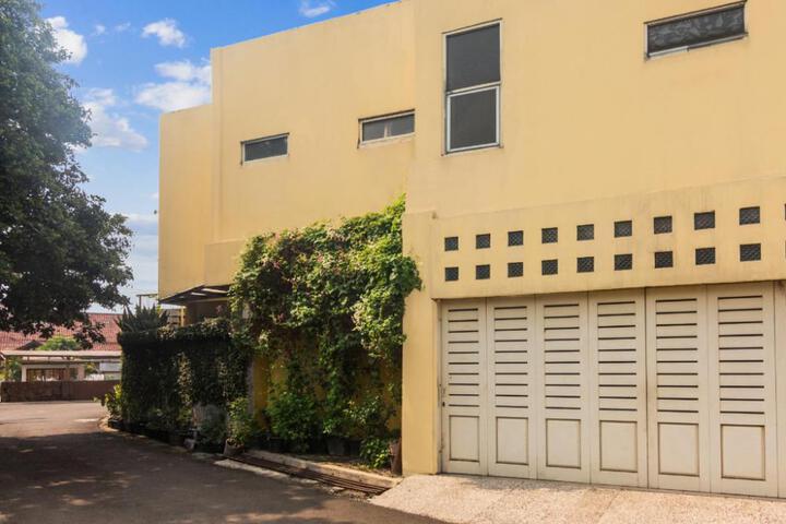 OYO 93286 Yellow House Syariah