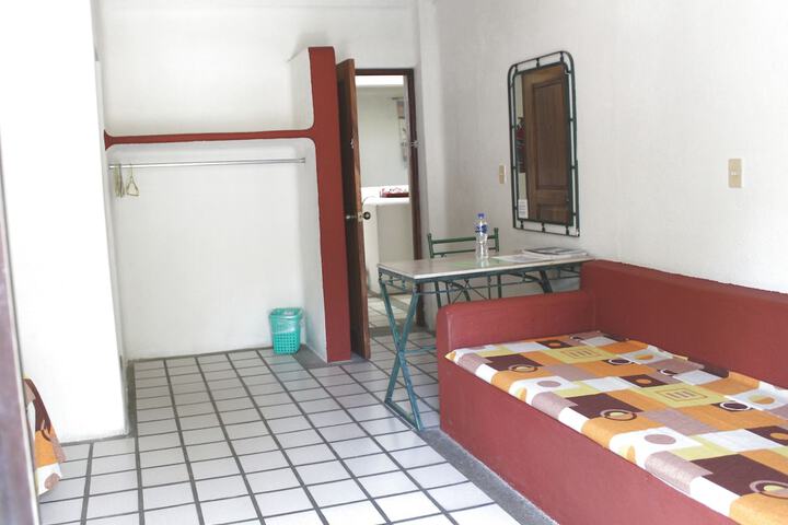 Room 6 of 40