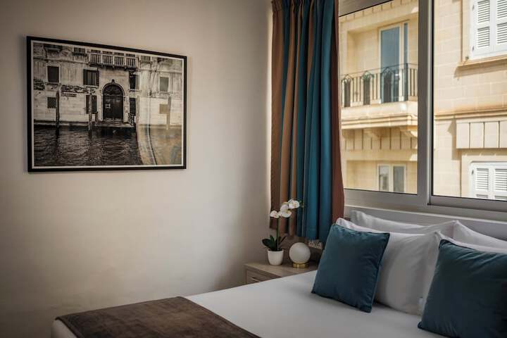 Room 14 of 32