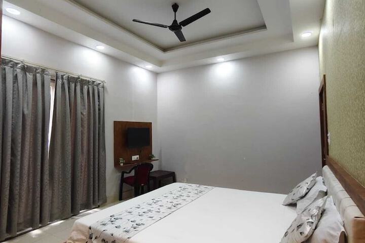 Room 3 of 15