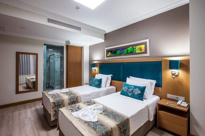 Room 8 of 75
