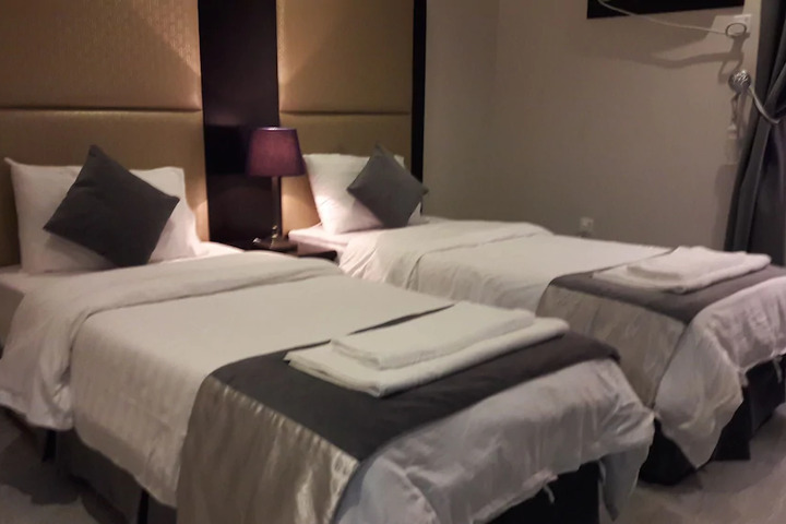 Room 3 of 8