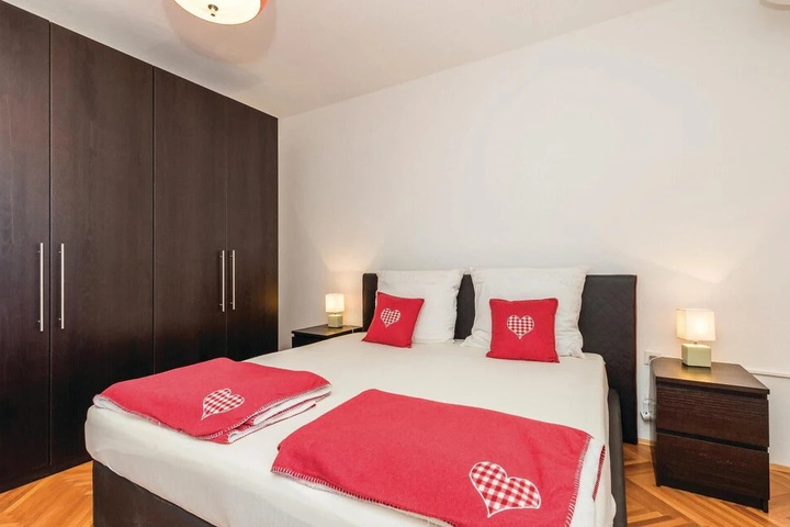 Room 2 of 18