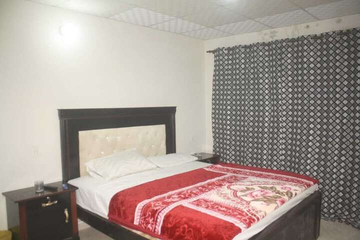 Room 7 of 18