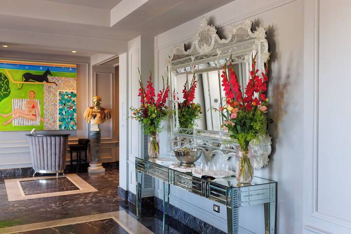Hotel Interior 8 of 171