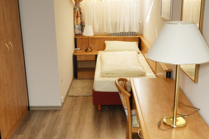 Room 7 of 81