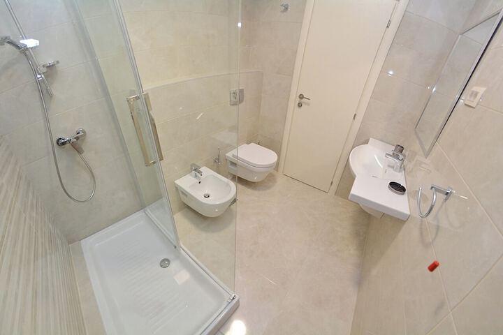 Room 105 of 166