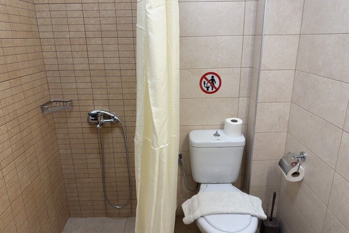 Room 124 of 171