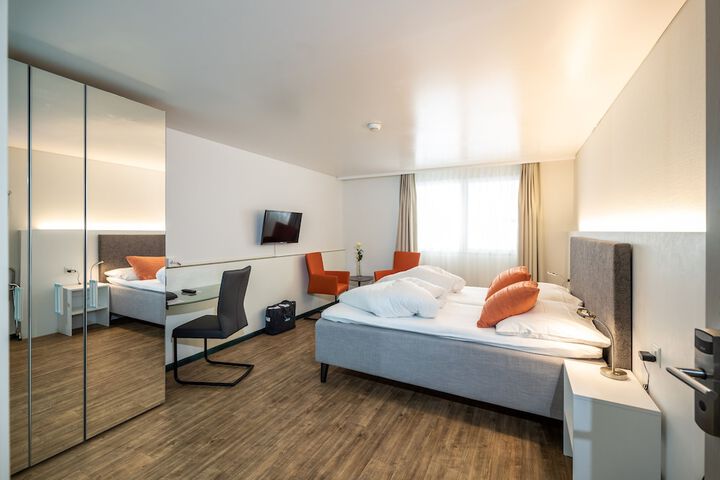 Room 7 of 48