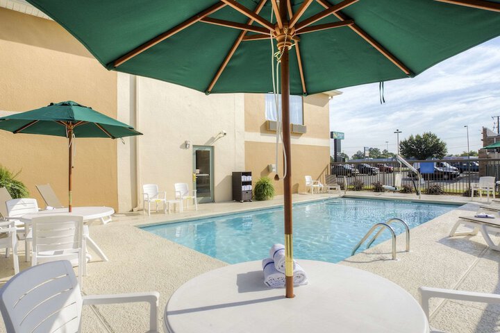 Pool 22 of 30