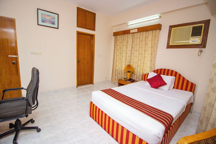 Room 2 of 43