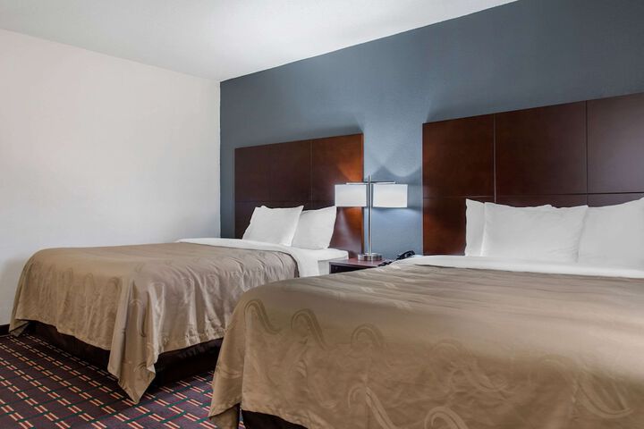 2 Queen Beds (5 of 5)
